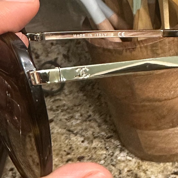 Beautiful Authentic Chanel CC Logo Sunglasses - Picture 15 of 16
